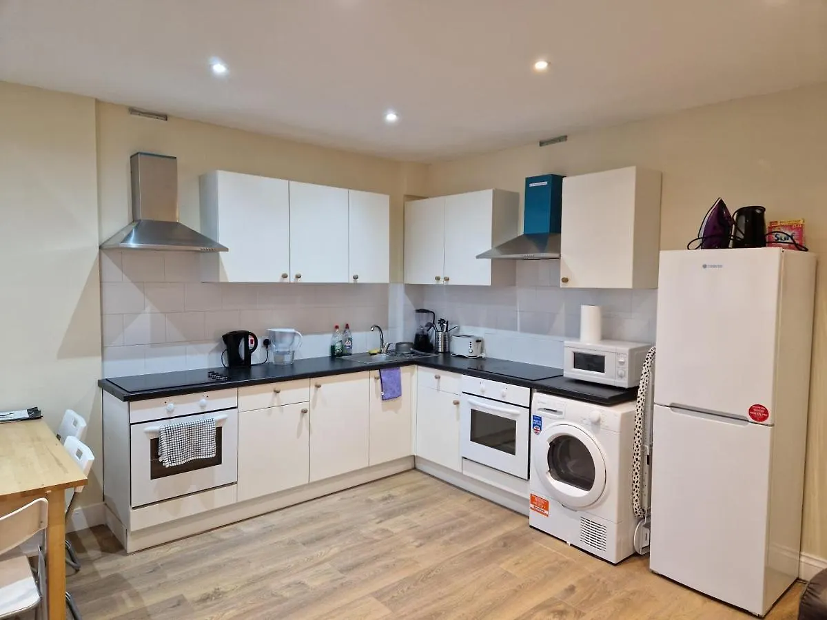 Affordable Rooms In Shared Flat, London Bridge 0*,