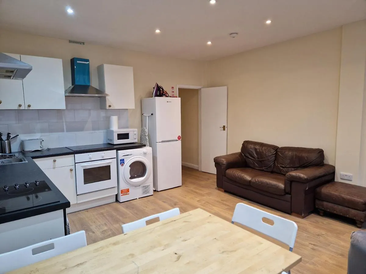 Affordable Rooms In Shared Flat, London Bridge Homestay