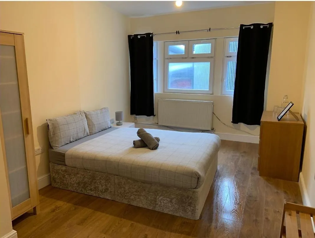 Homestay Affordable Rooms In Shared Flat, London Bridge