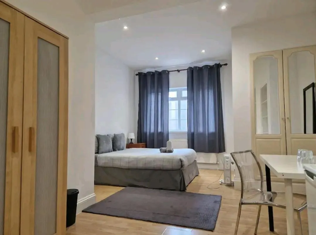 Affordable Rooms In Shared Flat, London Bridge Homestay