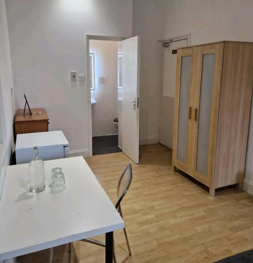 Affordable Rooms In Shared Flat, London Bridge Homestay