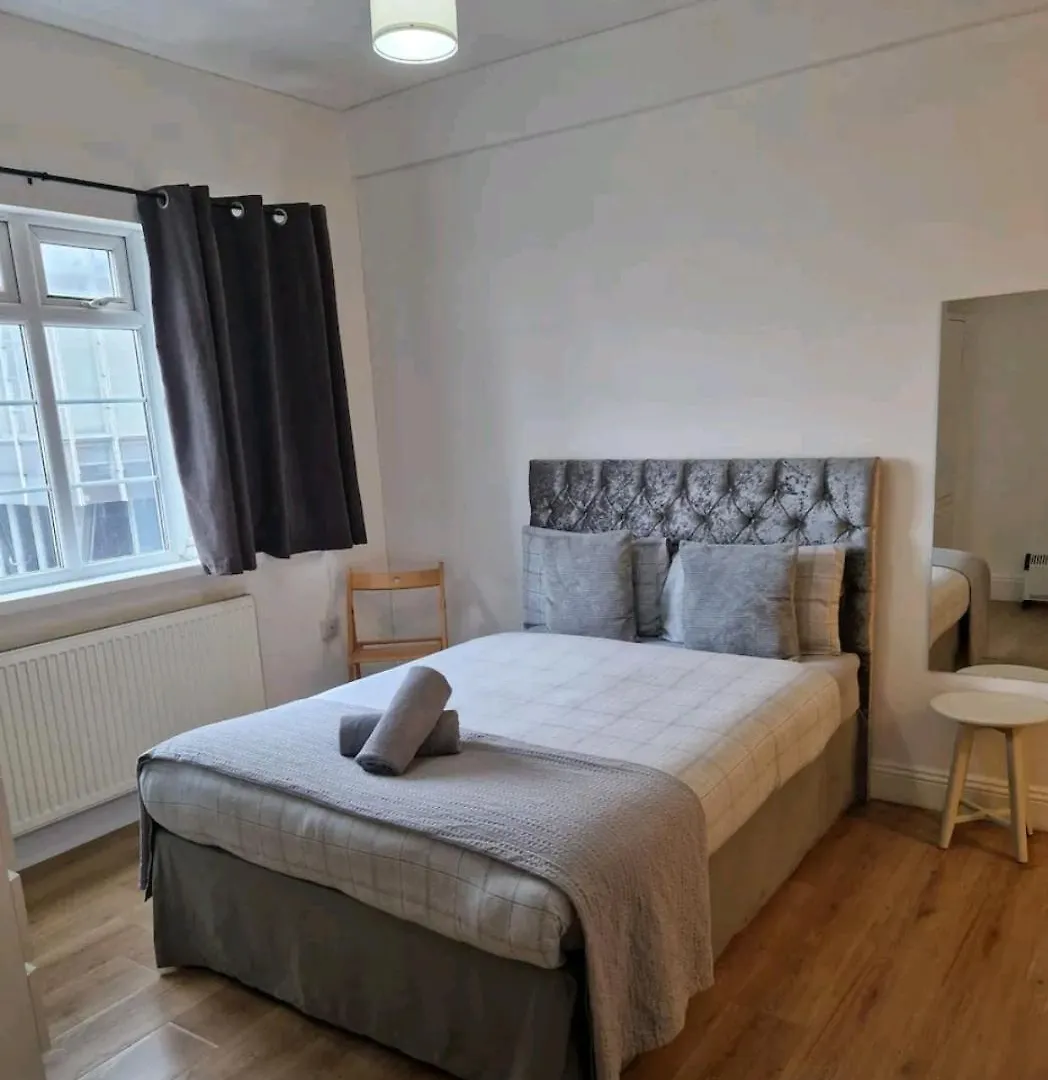 Affordable Rooms In Shared Flat, London Bridge Homestay