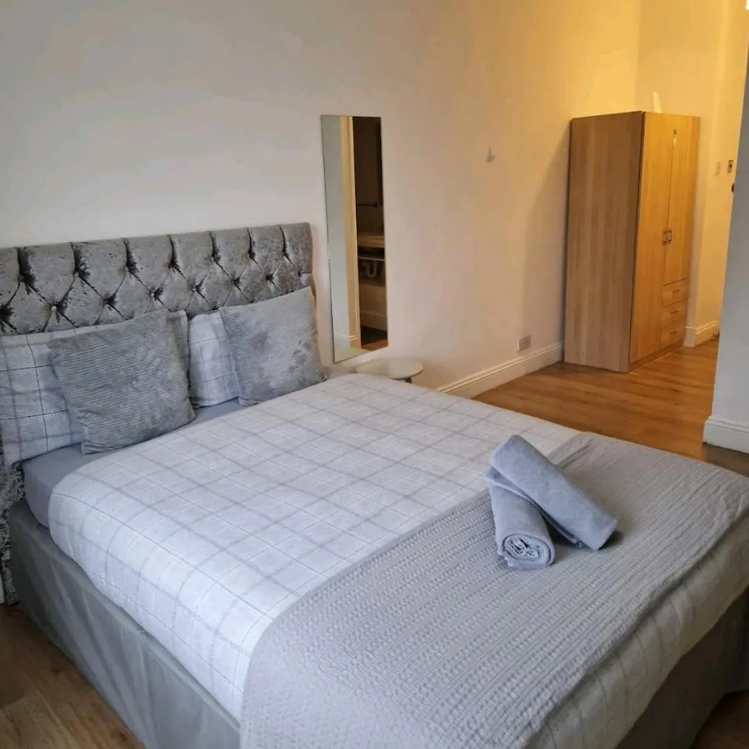Affordable Rooms In Shared Flat, London Bridge